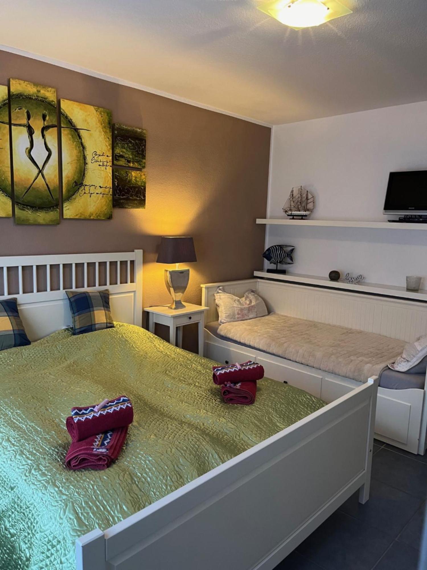 Ferienwohnung Haus Schwalbennest Eg 迪楚姆 外观 照片