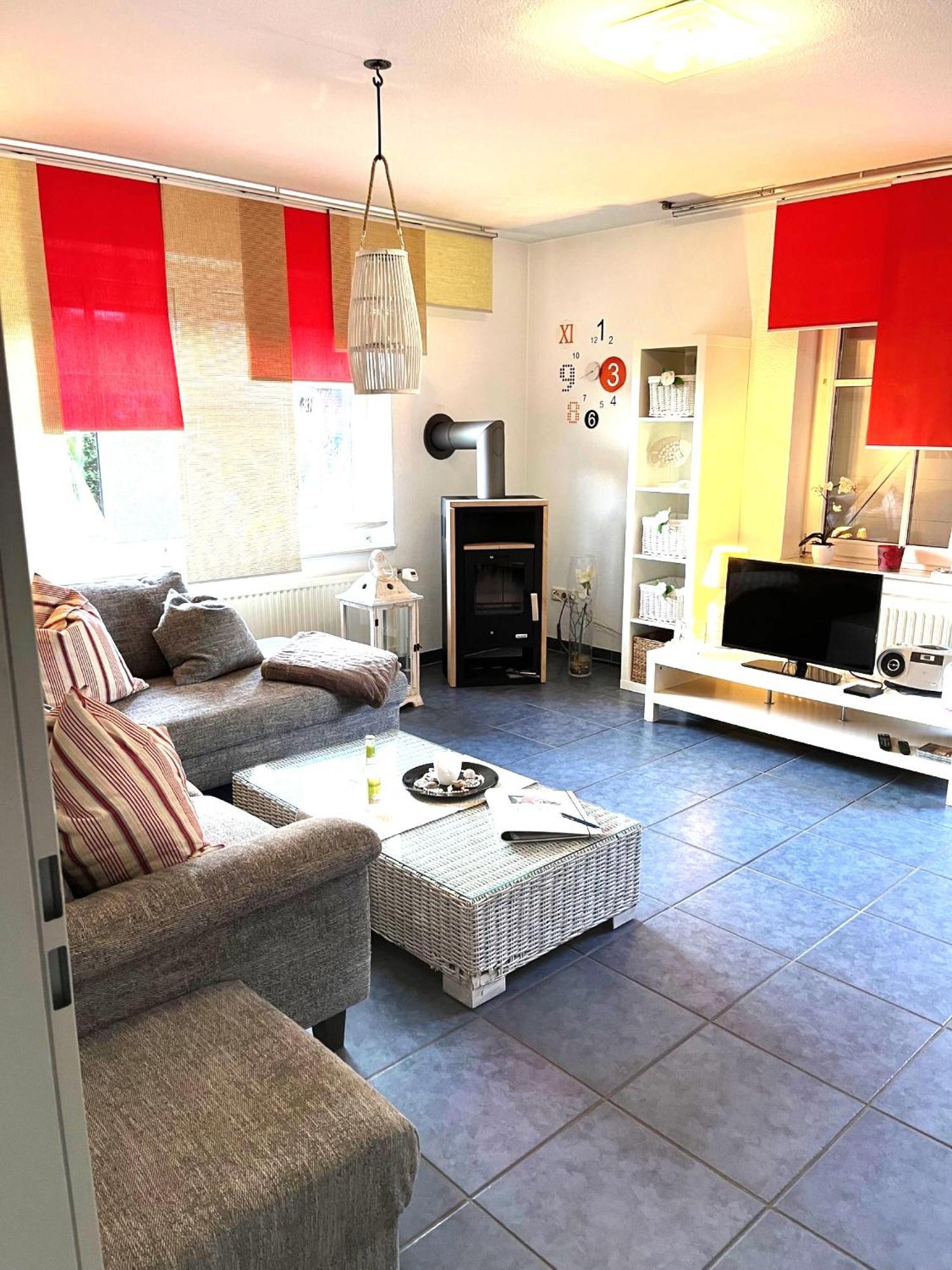 Ferienwohnung Haus Schwalbennest Eg 迪楚姆 外观 照片